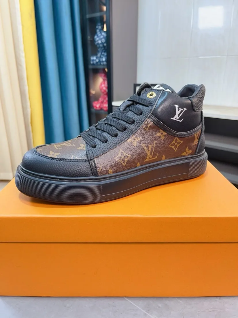 Ex-factory price 438🌹🌹【LOUIS VUITTON】Same style on Louis Vuitton* official website🚹Men's high-top casual shoes❤️Same style as popular celebrities and big names ~ Best-selling at home and abroad Lv focuses on the checkerboard series...Imported first-layer cowhide with special fabrics➕Full sheepskin lining➕Brand-specific hollow outsole💎Produced by OEM The highest version🔍🔍Number of codes: 38-44,